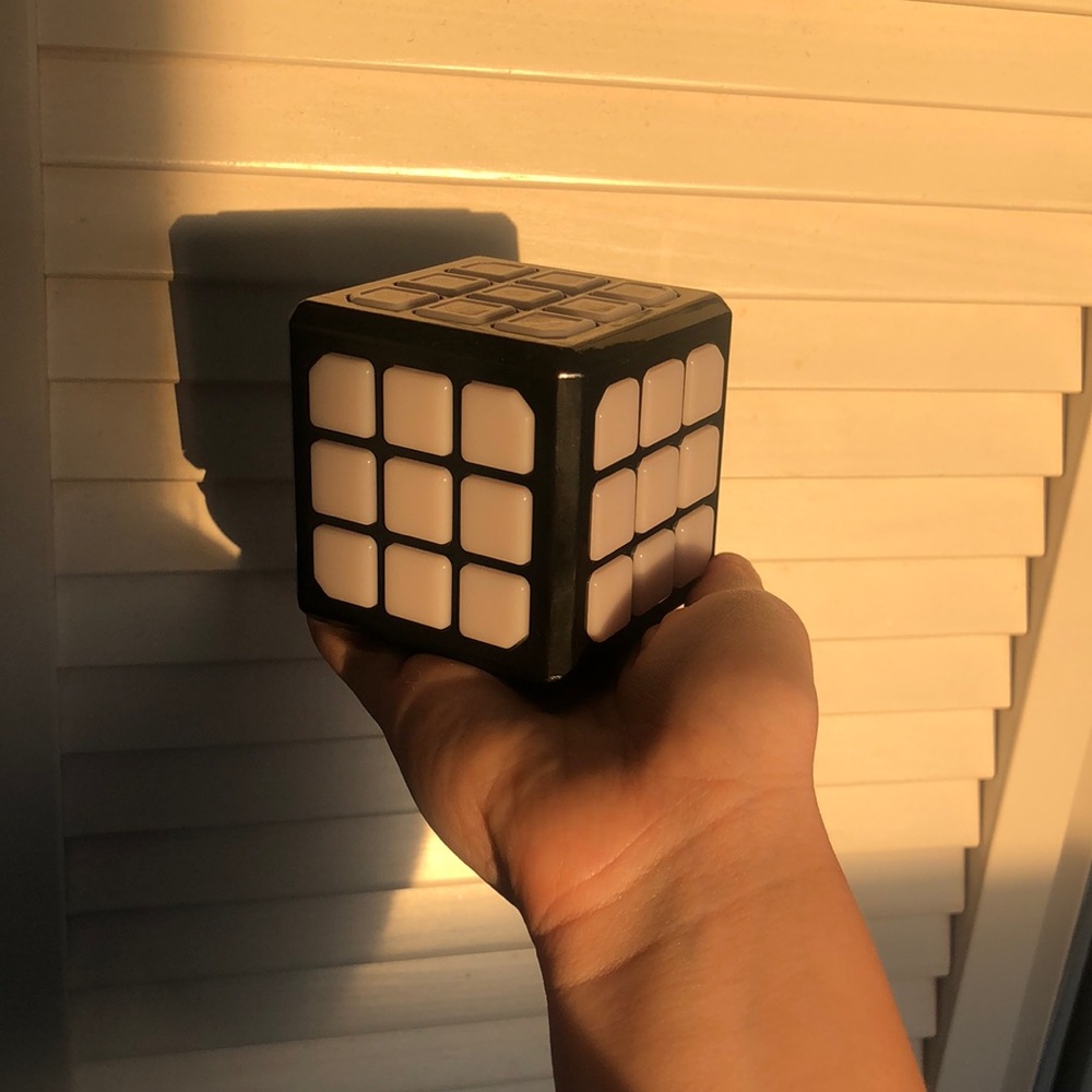 Winning Fingers Light up Electronic Rubix Cube Game